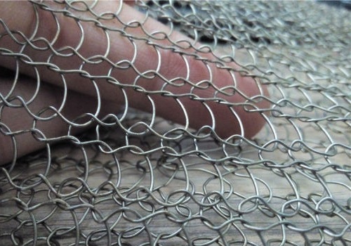 Treillis métallique tricoté mono-filament